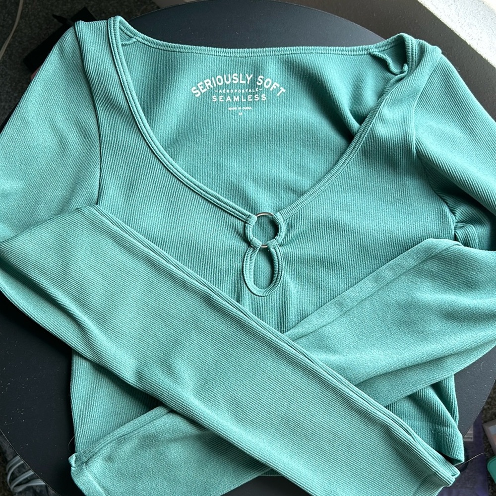 Cute cropped long sleeve from Aeropostale never worn